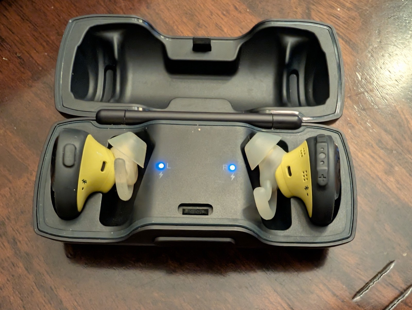 Bose SoundSport Free Wireless Black Headphones w/ case BAD LEFT EARBUD