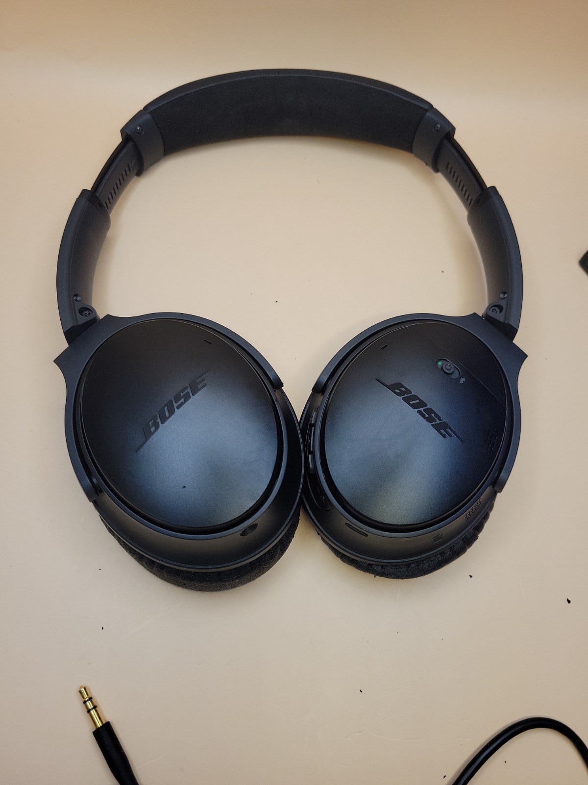 Bose QuietComfort 35 II QC35 II Wireless Noise Cancelling Headphones + Case