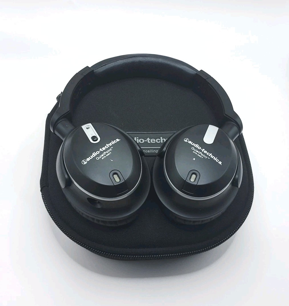Audio Technica Active Noise Cancelling Headphones ATH-ANC7b With Headphone Case