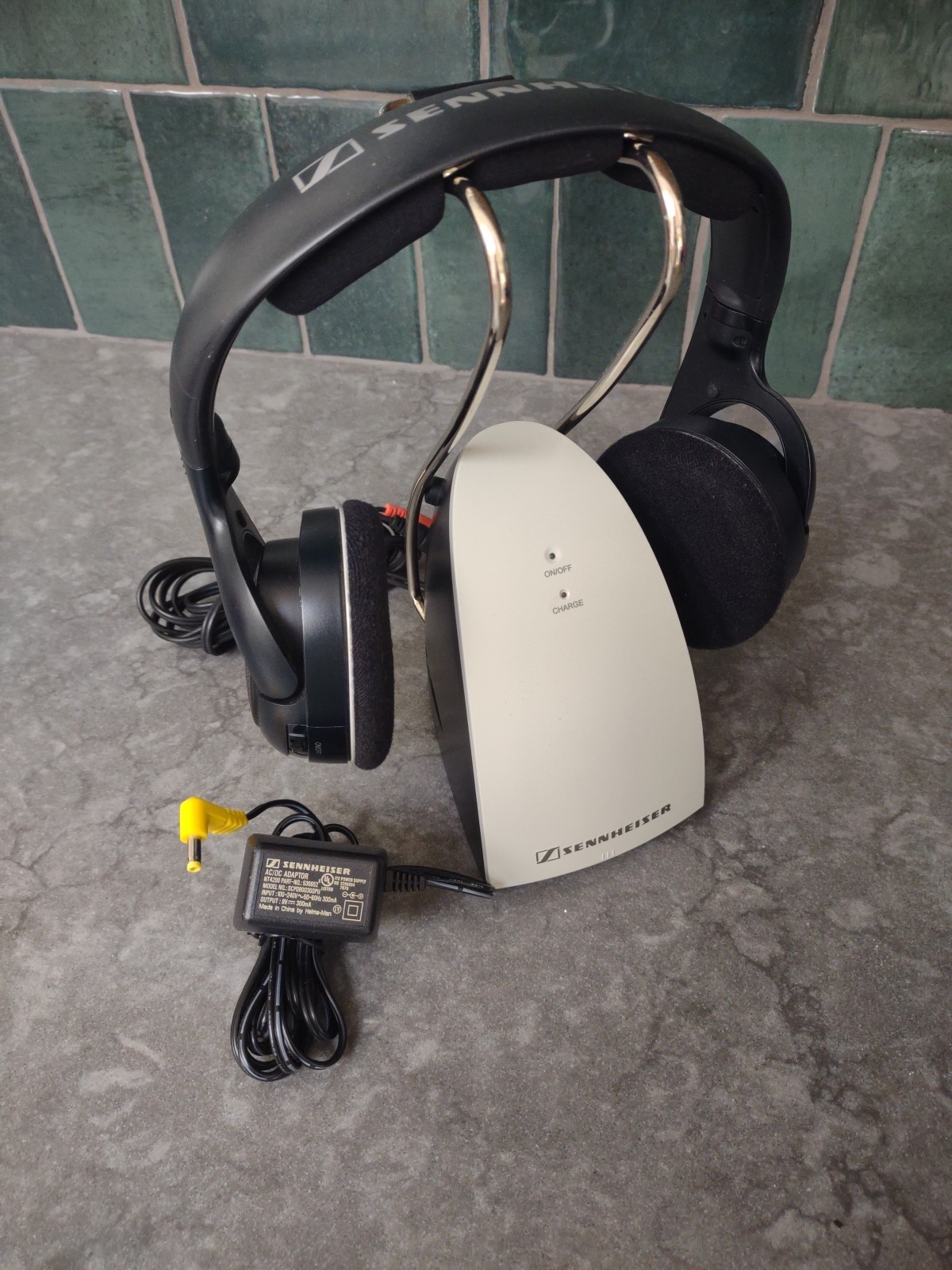 Sennheiser HDR 120 Wireless On-Ear Headphones with TR 120 Charging Base