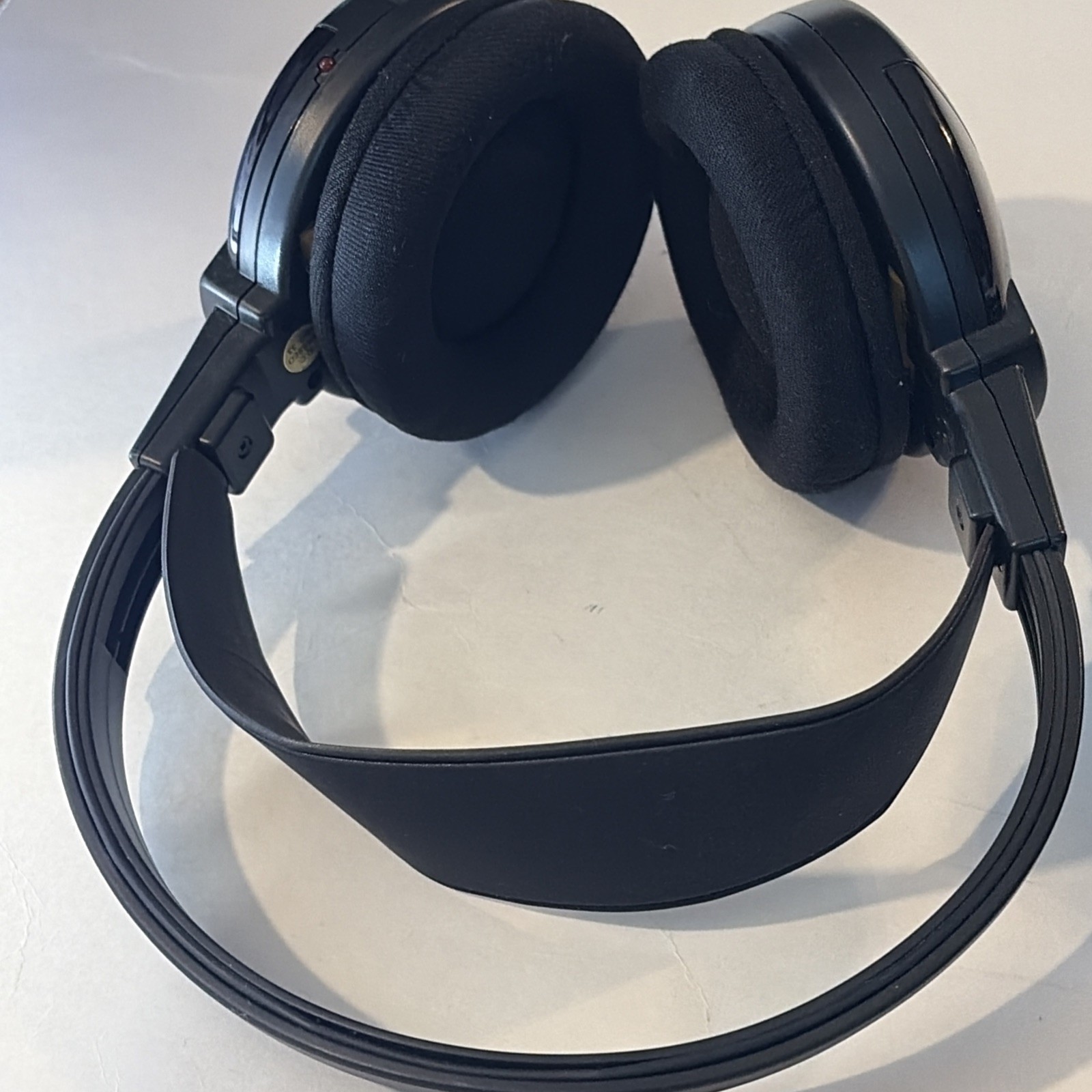 RCA Wireless Headphones Infra Red WHR120RS 25′ Open Box Over Ear
