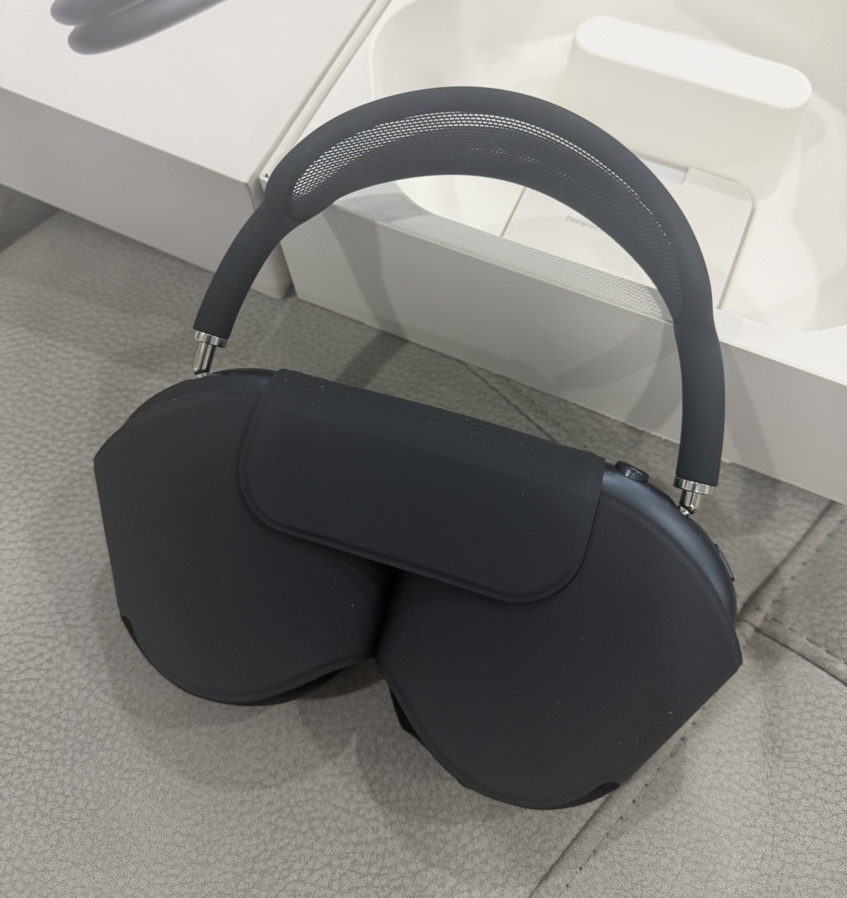 Apple AirPods Max Over-Ear Headphones – Midnight Black – Brand New In Box
