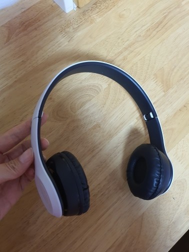 1 White Wireless Bluetooth Music Compact Folding Sound Headphones (Foreign Shipping)