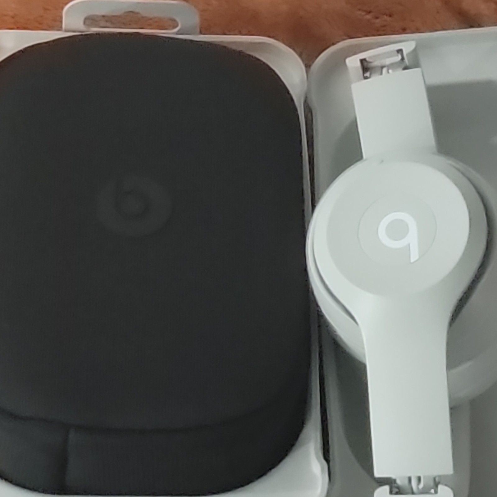 Beats by Dr. Dre Solo 4 On-Ear Headphones Gray 3.5mm Built-In Mic MG7J4LL/A