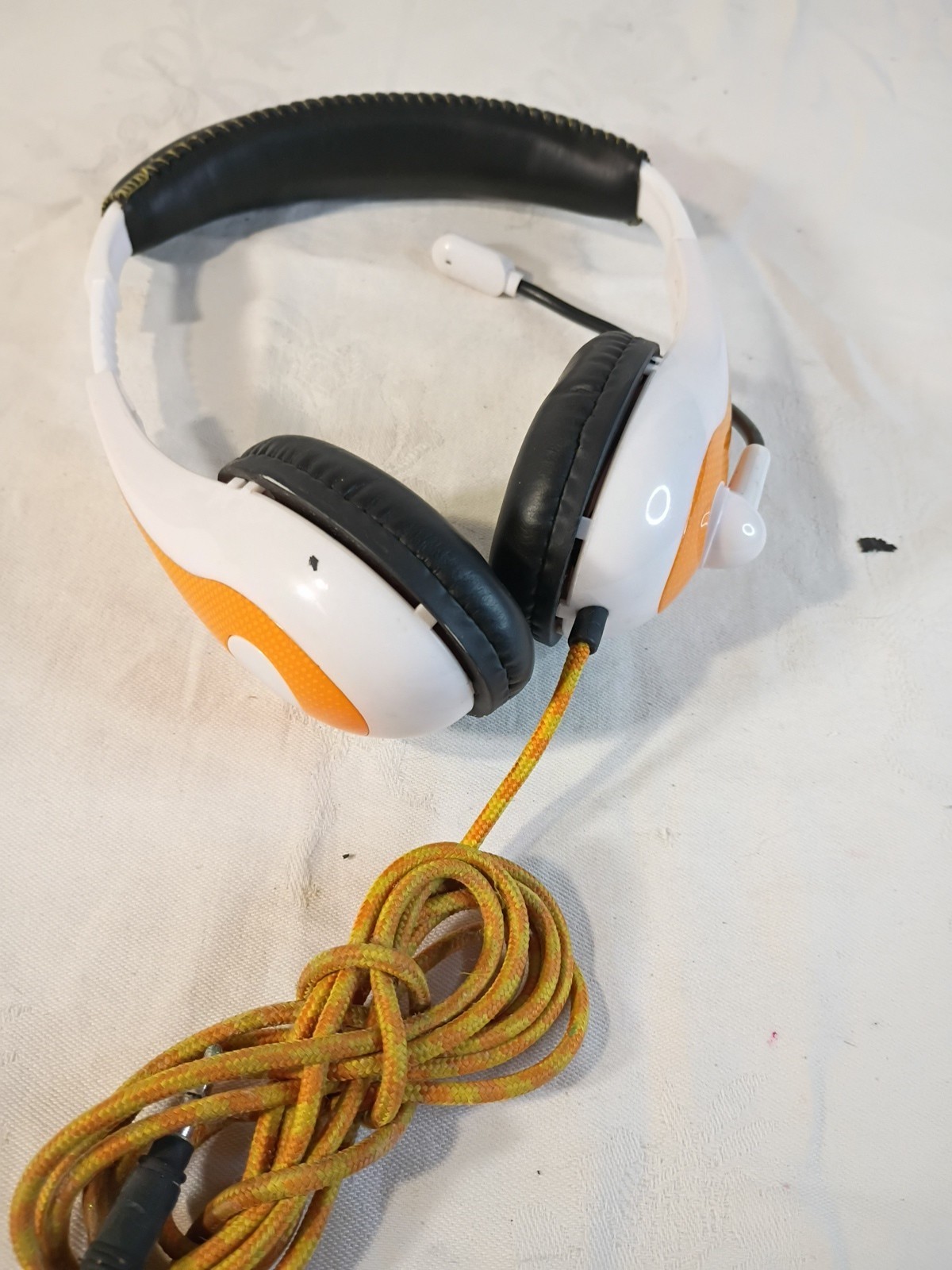 Avid Wired Black, White And Orange Foam Headphones Over-Ear. A-17