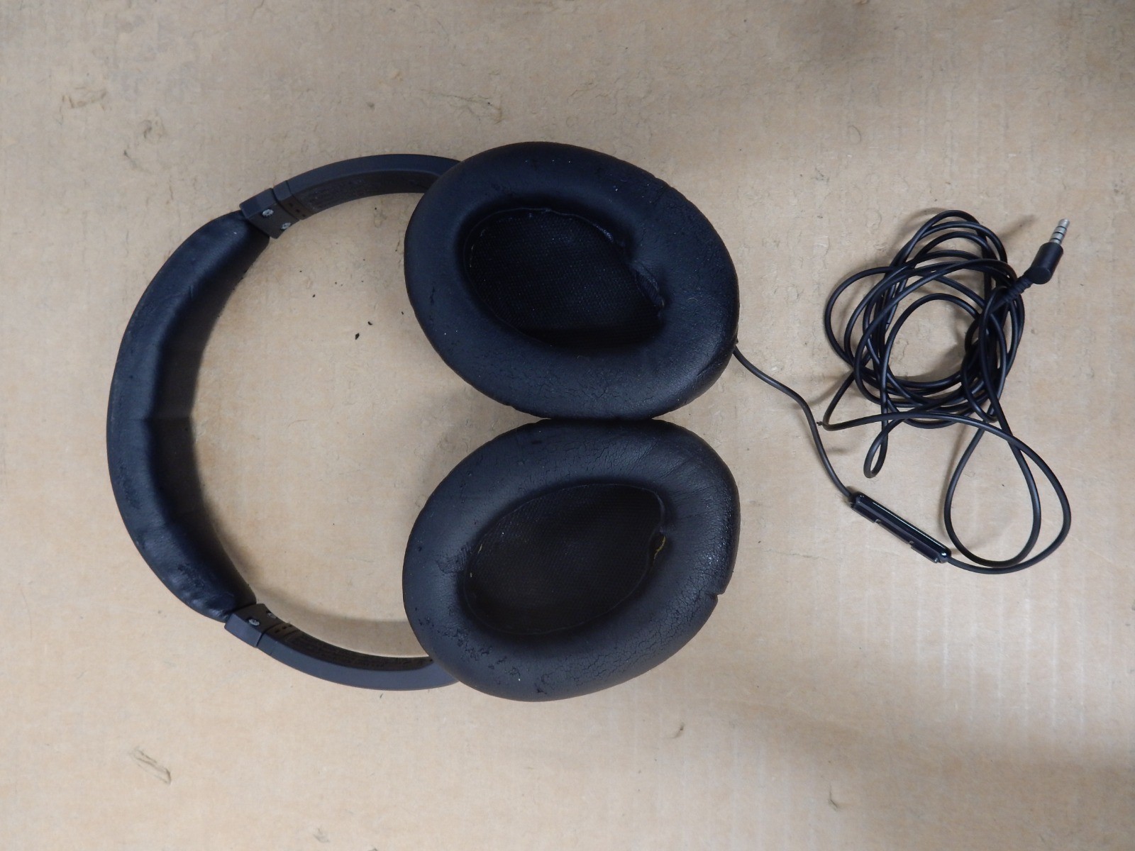 BOSE QC15 QuietComfort 15 Acoustic Noise Cancelling Headphone w/Carrying Case