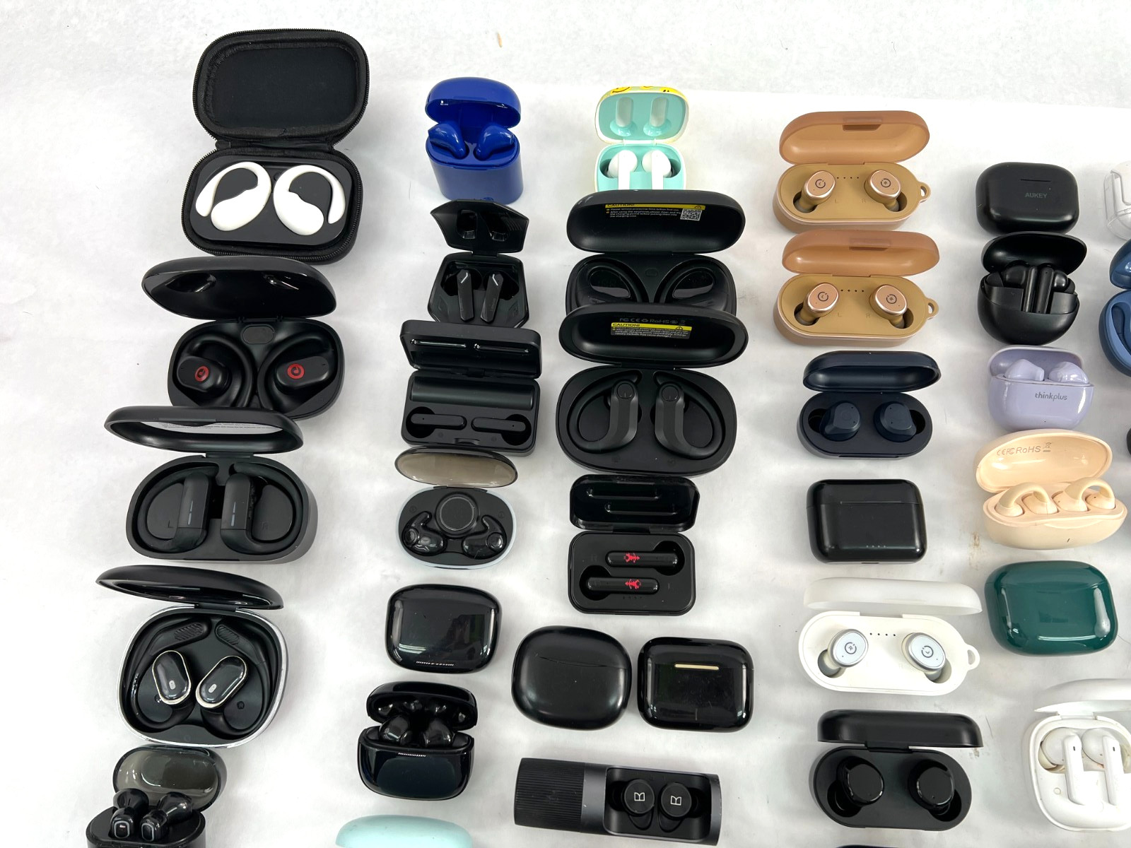 LOT OF 100 Lenovo ONN JLAB TOZO iHome Generic In-ear Bluetooth Earbuds (1)