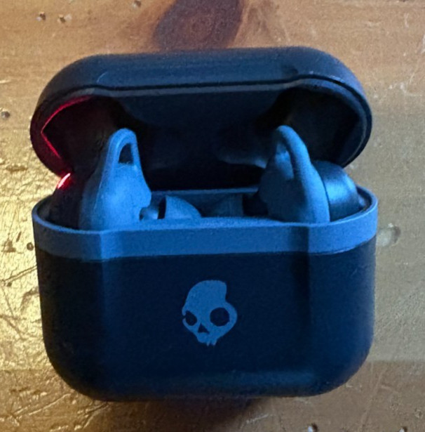 Skullcandy True Wireless In-Ear Earbud – True Black with Charger -Tested – Used