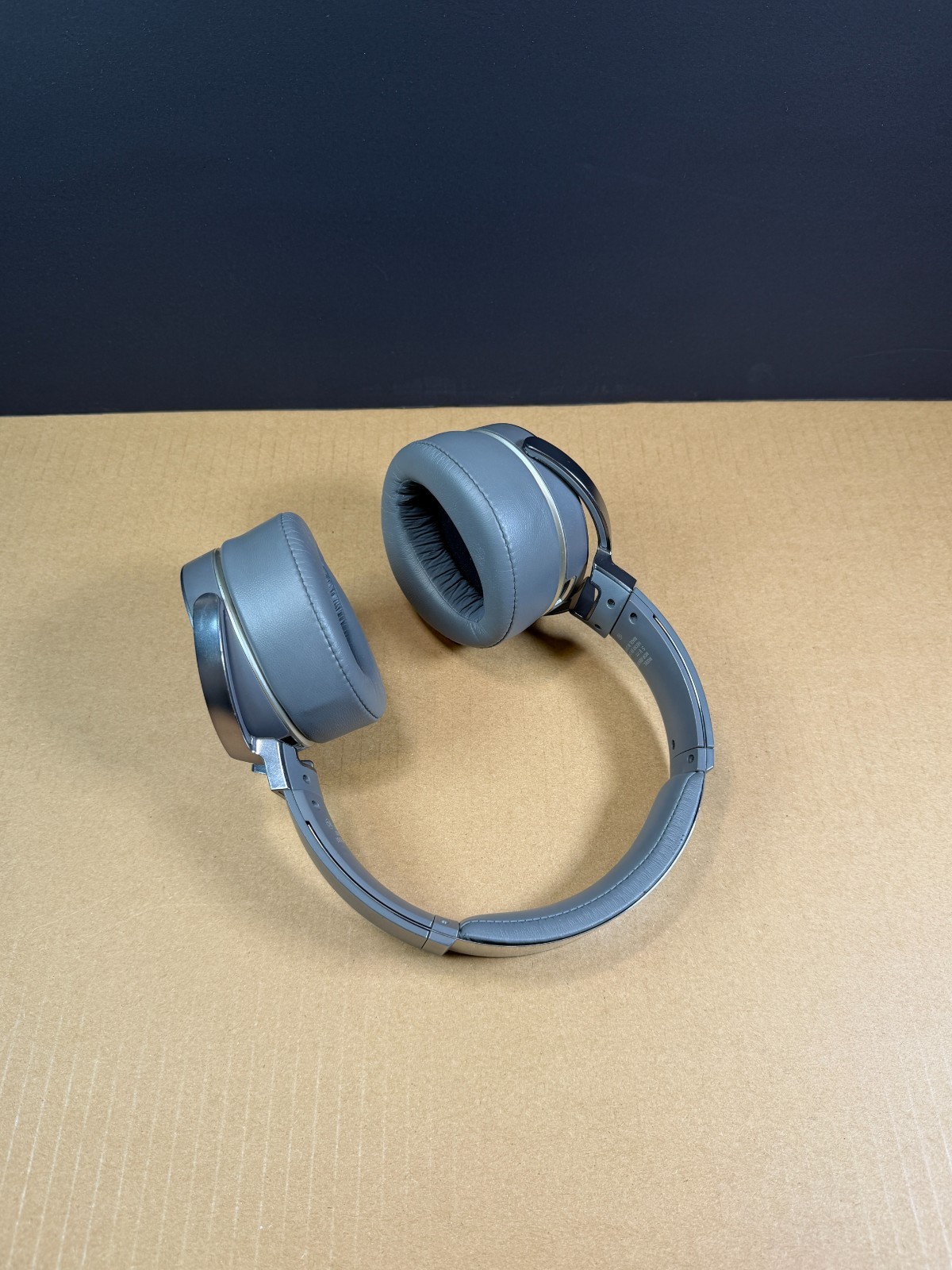 Sony MDR-XB950BT Extra Bass Bluetooth Over Ear Headphones Gray Tested & Working