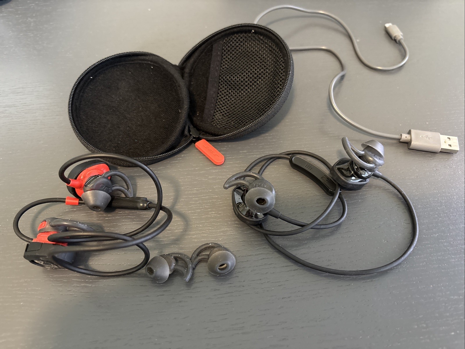 Bose SoundSport In-Ear Headphones Wireless Bluetooth Neckband Earbuds Black