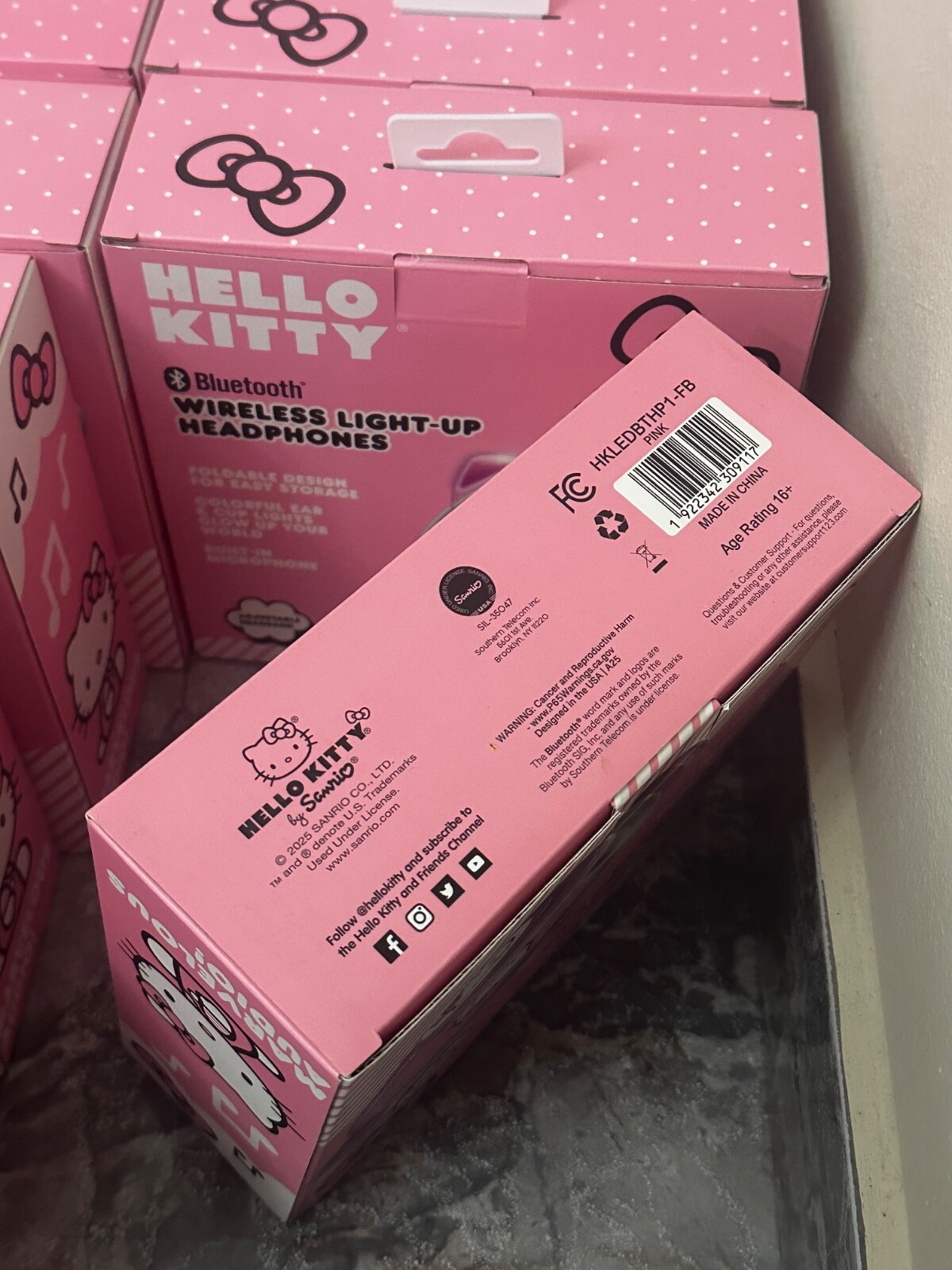 Hello Kitty Wireless Light Up Headphones Bluetooth Pink & White by Sanrio NEW