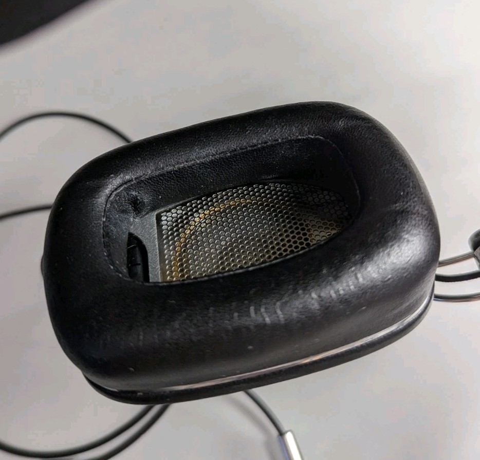 Bowers & Wilkins Over-Ear Headphones Black 3.5mm (READ)