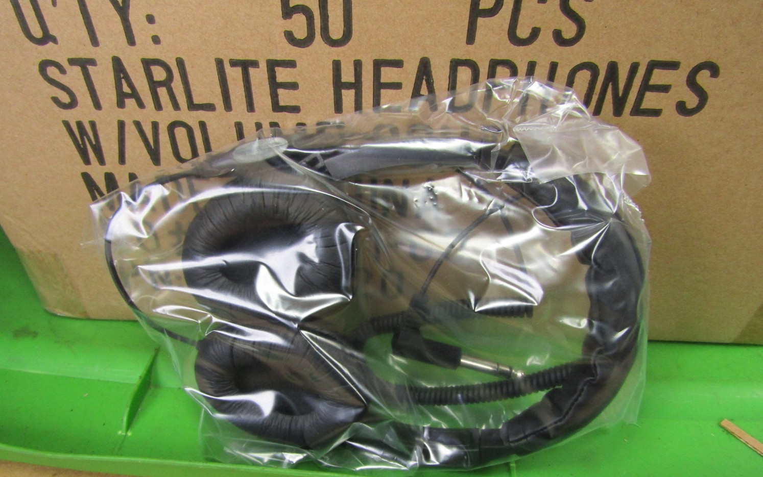 50 count White’s Star Lite Headphones🔥NOS🔥NIB🔥 1/4″ Plug🔥6′ cord 🔥Vol Adj.