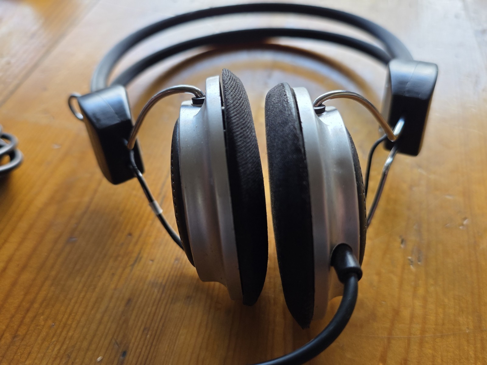 Fender Stereo Headphones with Volume Control with 1/8″ Jack **TESTED & WORKING**