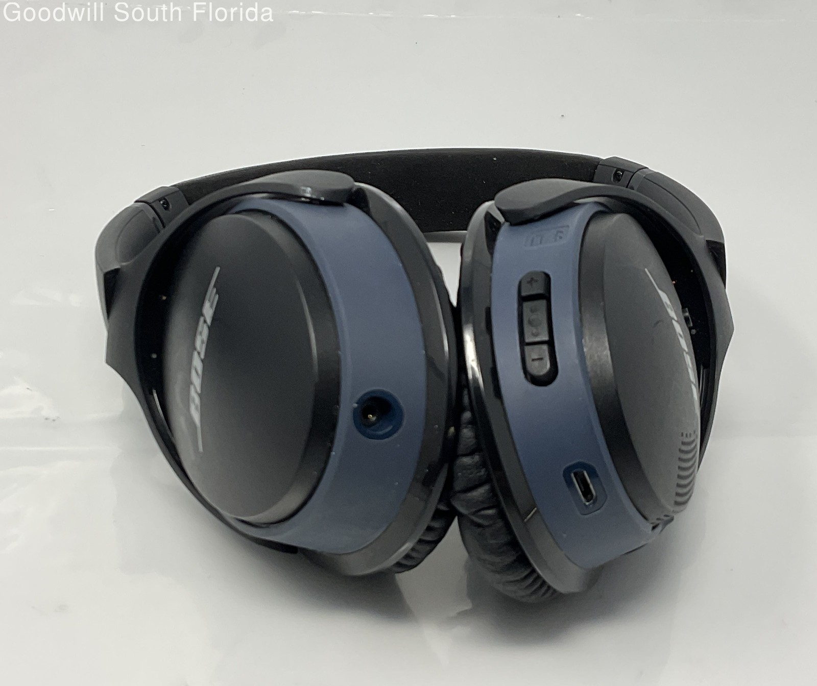 Bose Blue And Black Headphones With AUX & USB Charging Cable And Black Case NCL