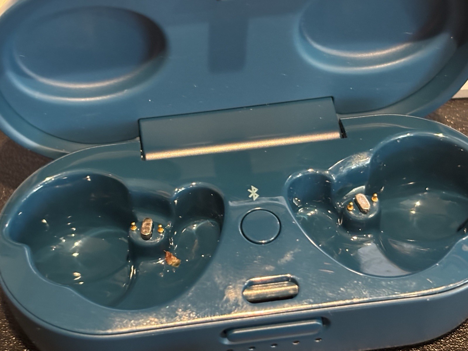 Broken Bose Sport Wireless Earbuds 427929 Read