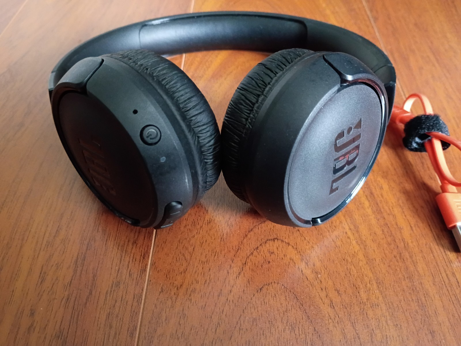 JBL Tune 510BT, Wireless on-ear headphones