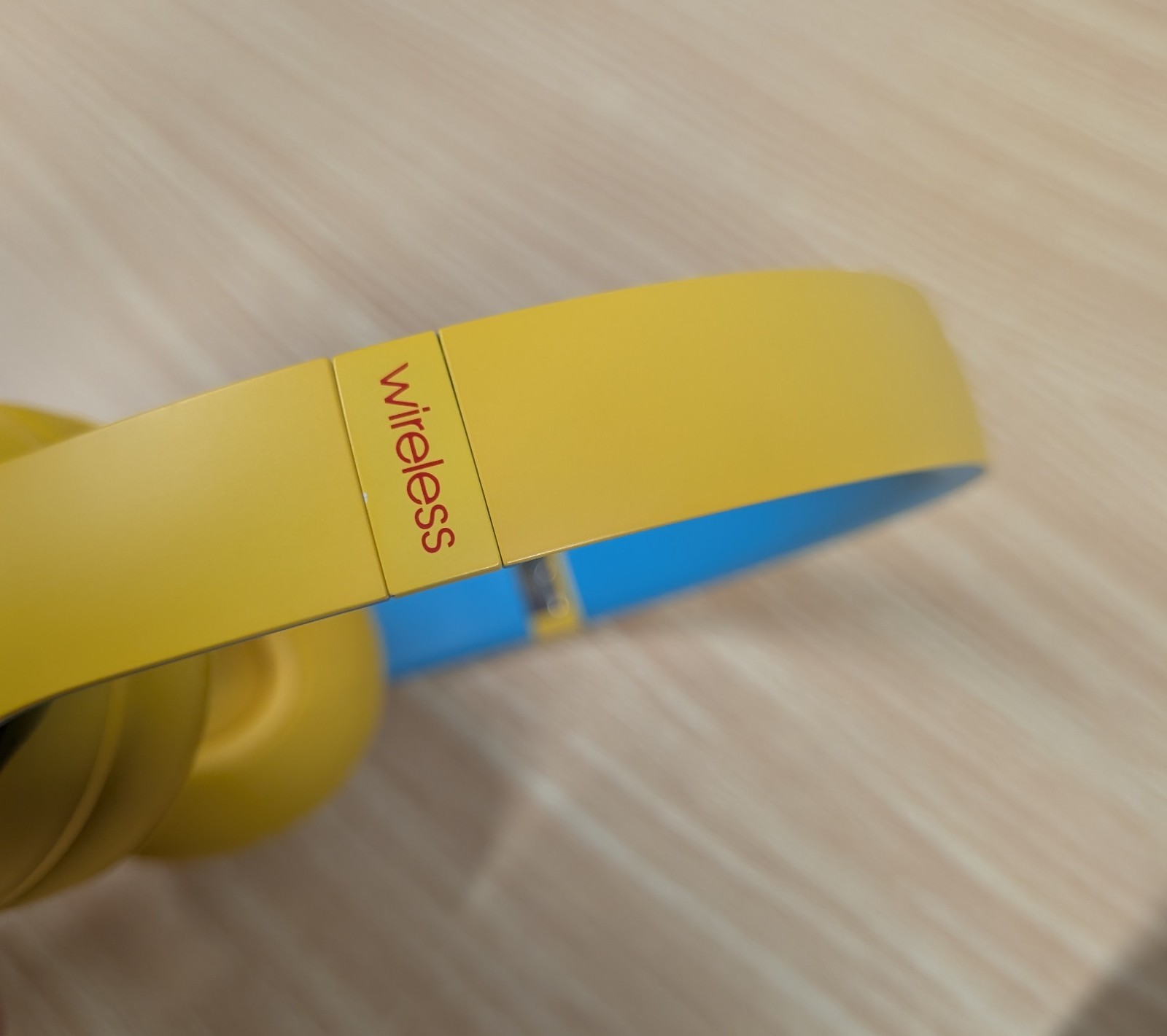 Beats Solo3 Wireless Bluetooth Ltd Edition Club Collection Headphone Yellow Blue