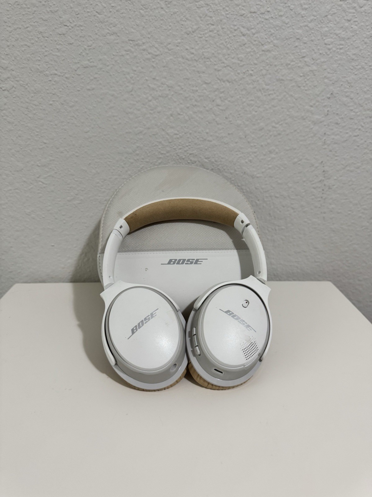 Bose SoundLink Around-Ear Wireless Headphones II – White