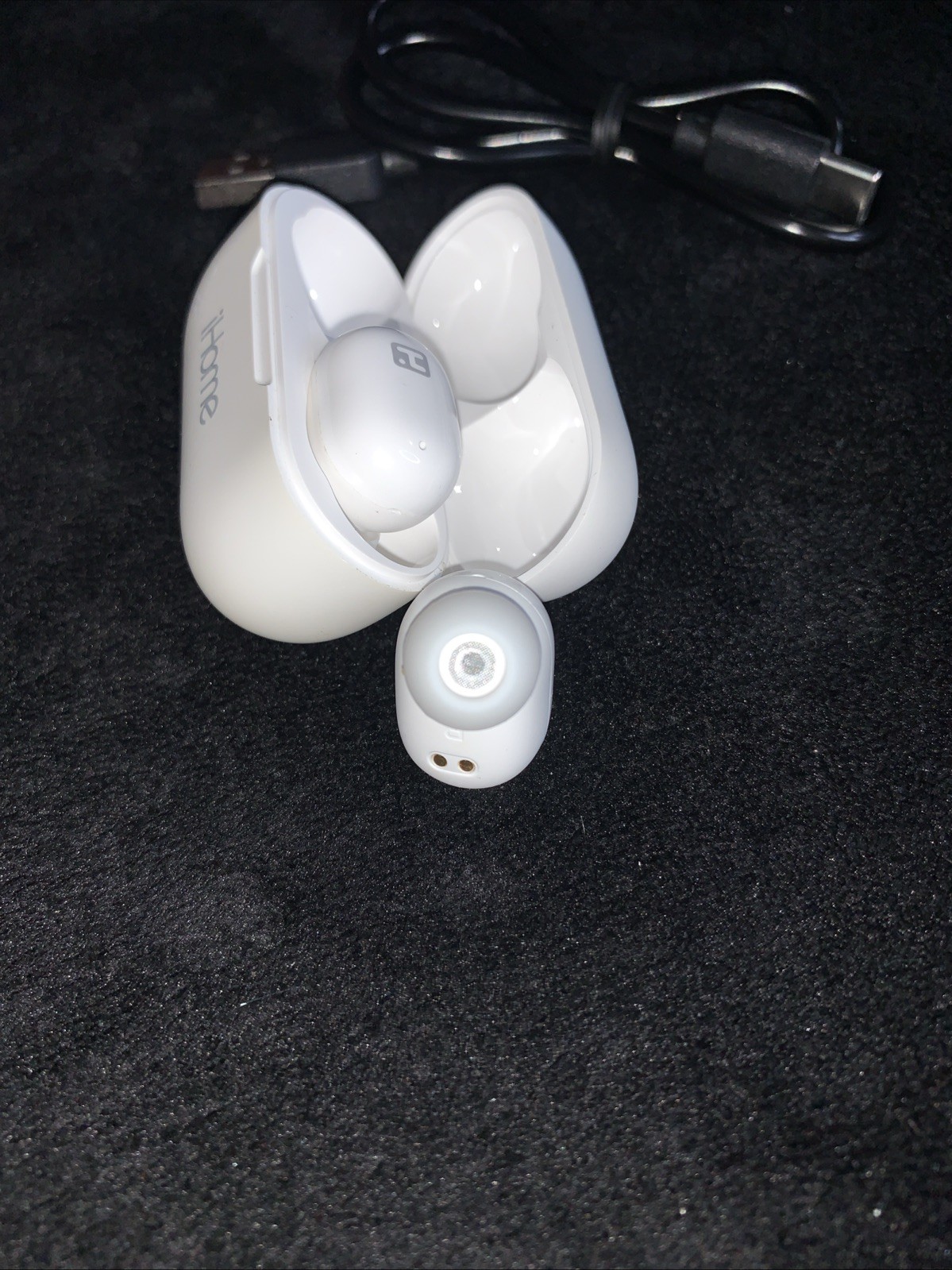 iHome AUBE213 True Wireless Bluetooth Earbuds XT-10 White New Open Box
