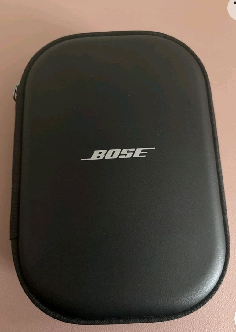 Bose QuietComfort Noise Cancelling Headphones Replacement Case. Read