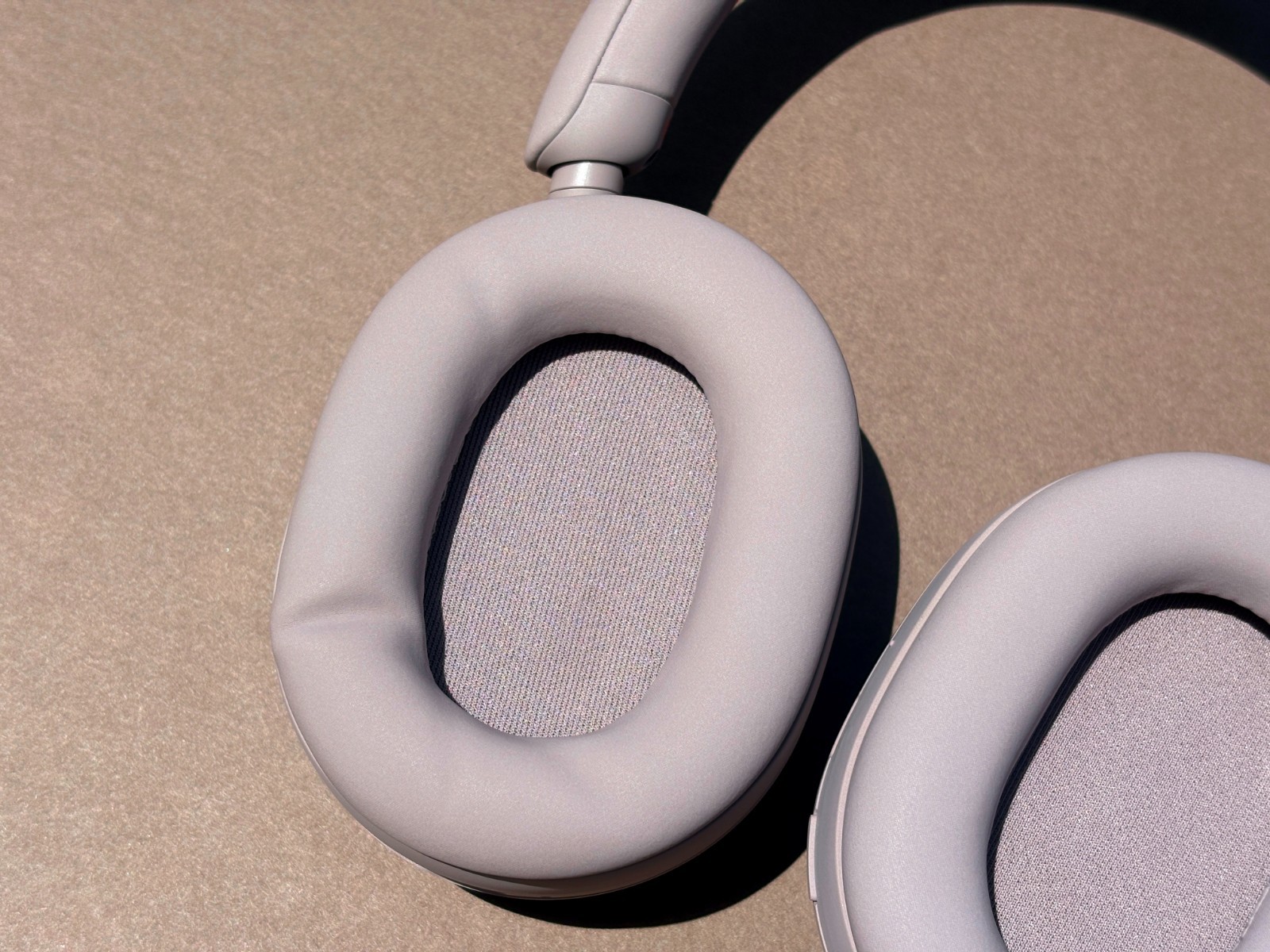 SONY WH-1000XM5 Wireless Noise Canceling Over Ear Headphones – Smoky Pink
