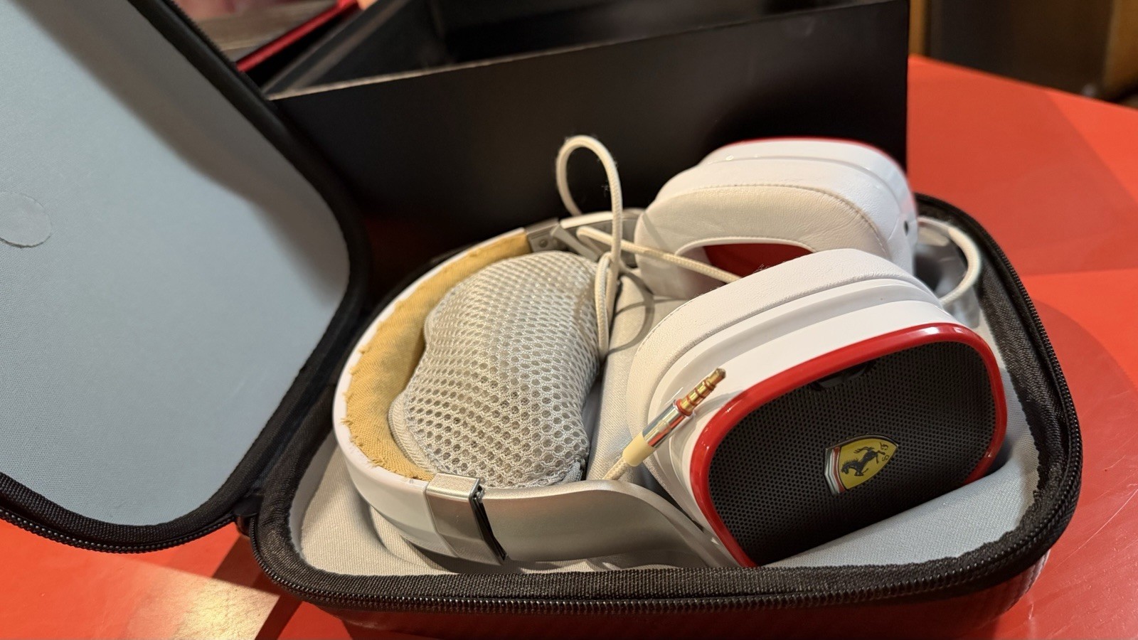 FERRARI by Logic3 – R300 Active Noise Cancelling (ANC) Headphones – White/Red