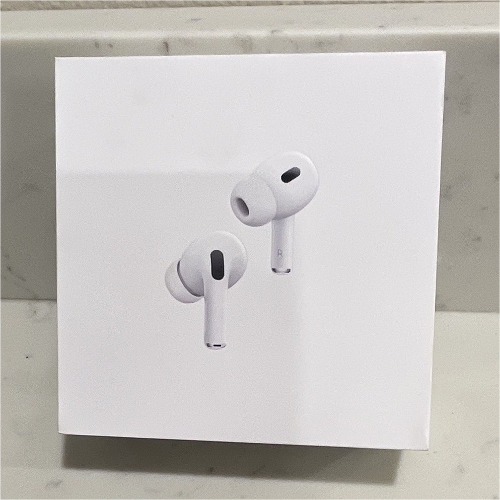 Apple AirPods Pro 2nd Gen MagSafe Case Bluetooth Wireless In-Ear Mic White