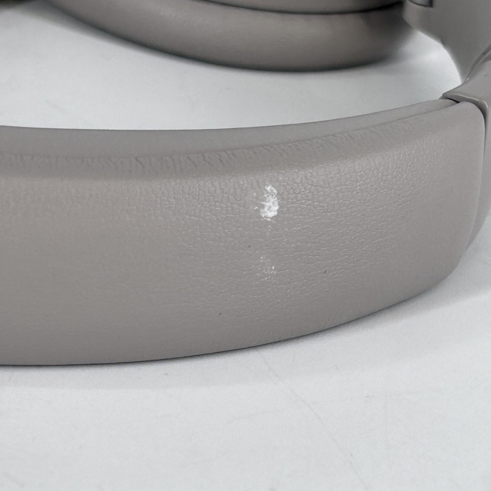 Bose QuietComfort Headphones Beige w/ Case – Excellent Condition