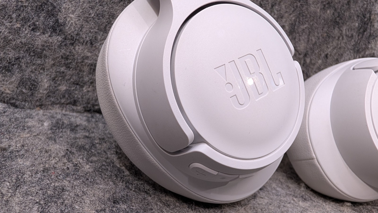JBL Tune 720BT Wireless Bluetooth Headphones Purple Built-In Mic Voice Aware