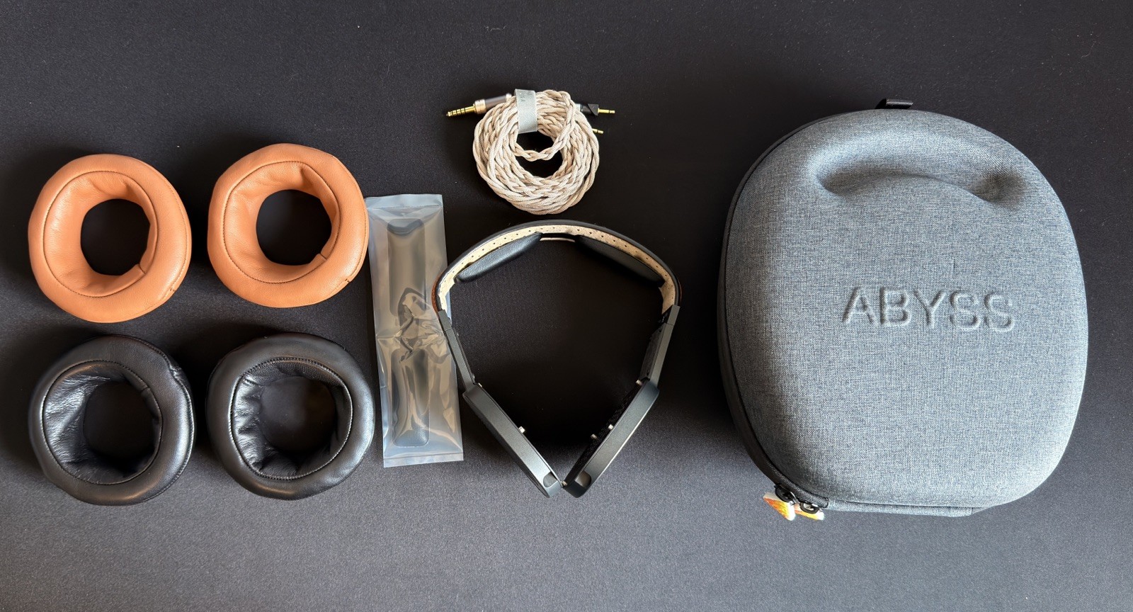 ABYSS Diana MR Forged Carbon Planar Magnetic Headphones 4.4mm Cable Box + 2 Pads