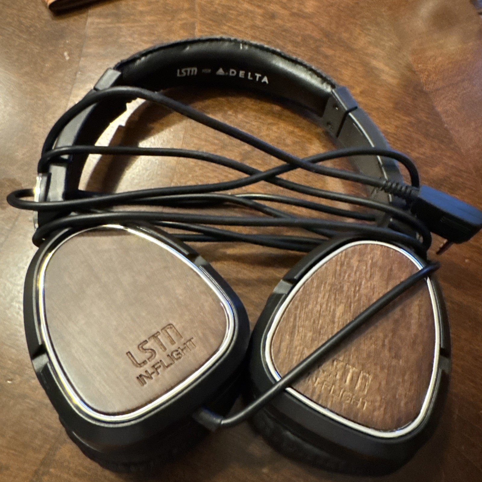 Delta Airline Business Class LSTN In-flight Audio Noise Canceling Headphones