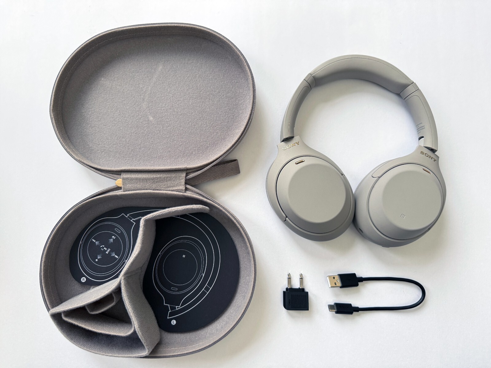 SONY WH-1000XM4 Wireless Over-Ear Headphones WITH CASE – WH1000XM4 – SILVER