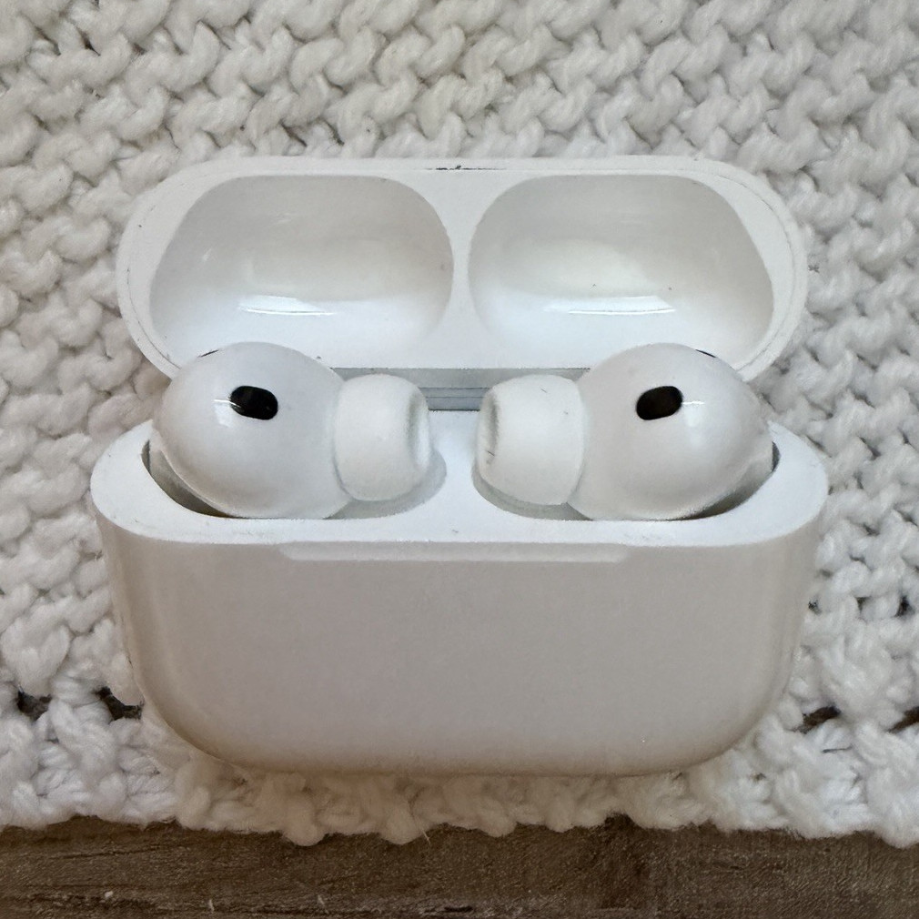 Apple AirPods Pro Wireless Bluetooth In-Ear Earbuds w/ Charging Case White