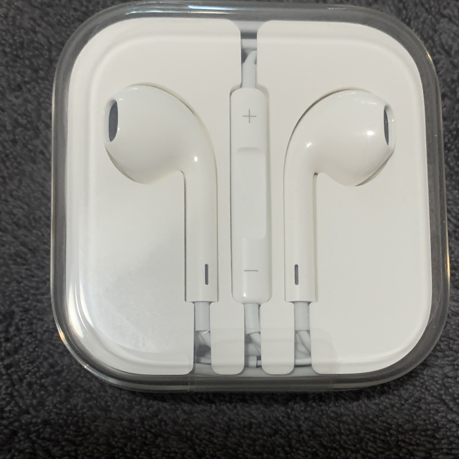 Apple EarPods Wired In-Ear Earbuds 3.5mm Jack Inline Remote/Mic White