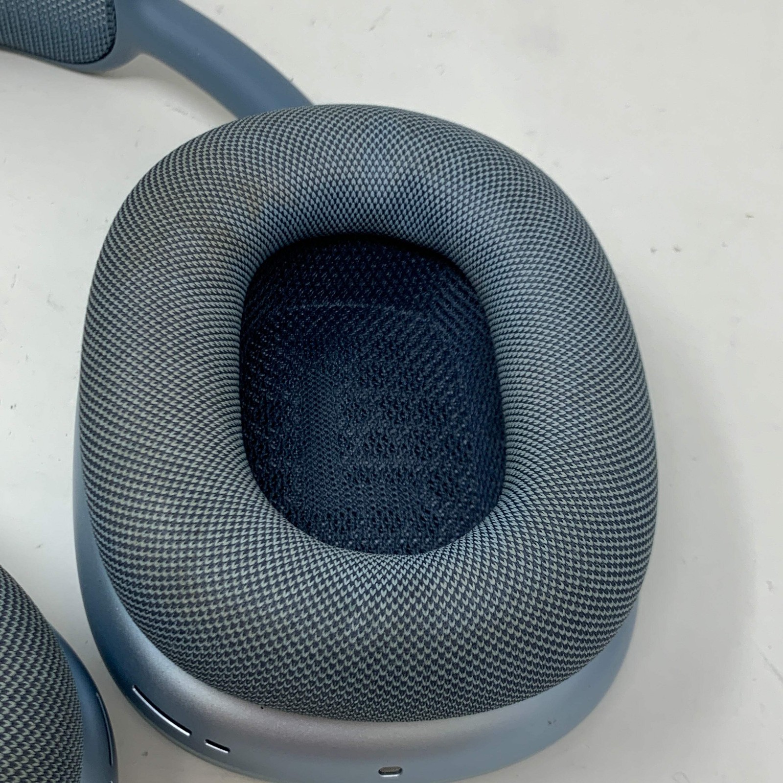 Apple AirPods Max USB-C Wireless Over-Ear Headphones Blue MWW63AM/A