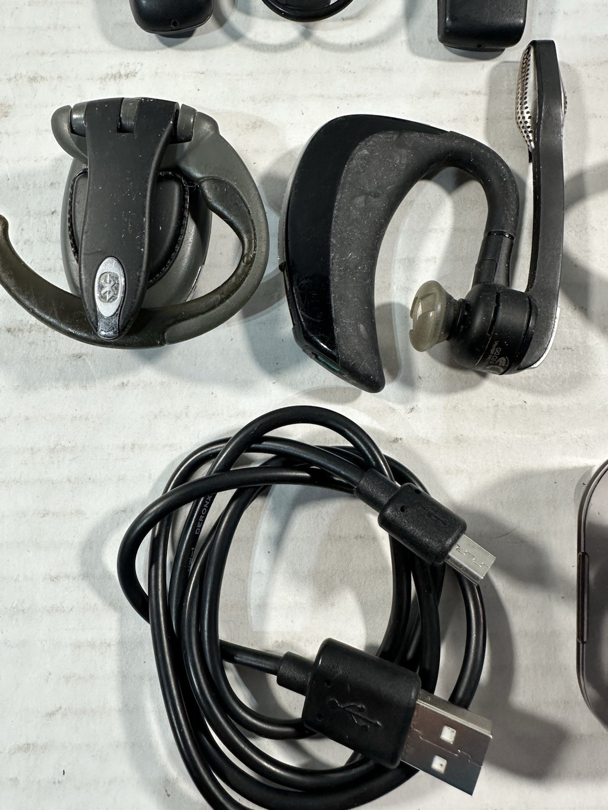 Used Bluetooth Earpiece Mixed Brands LG, Motorola, Verizon Lot of 7 Not Tested
