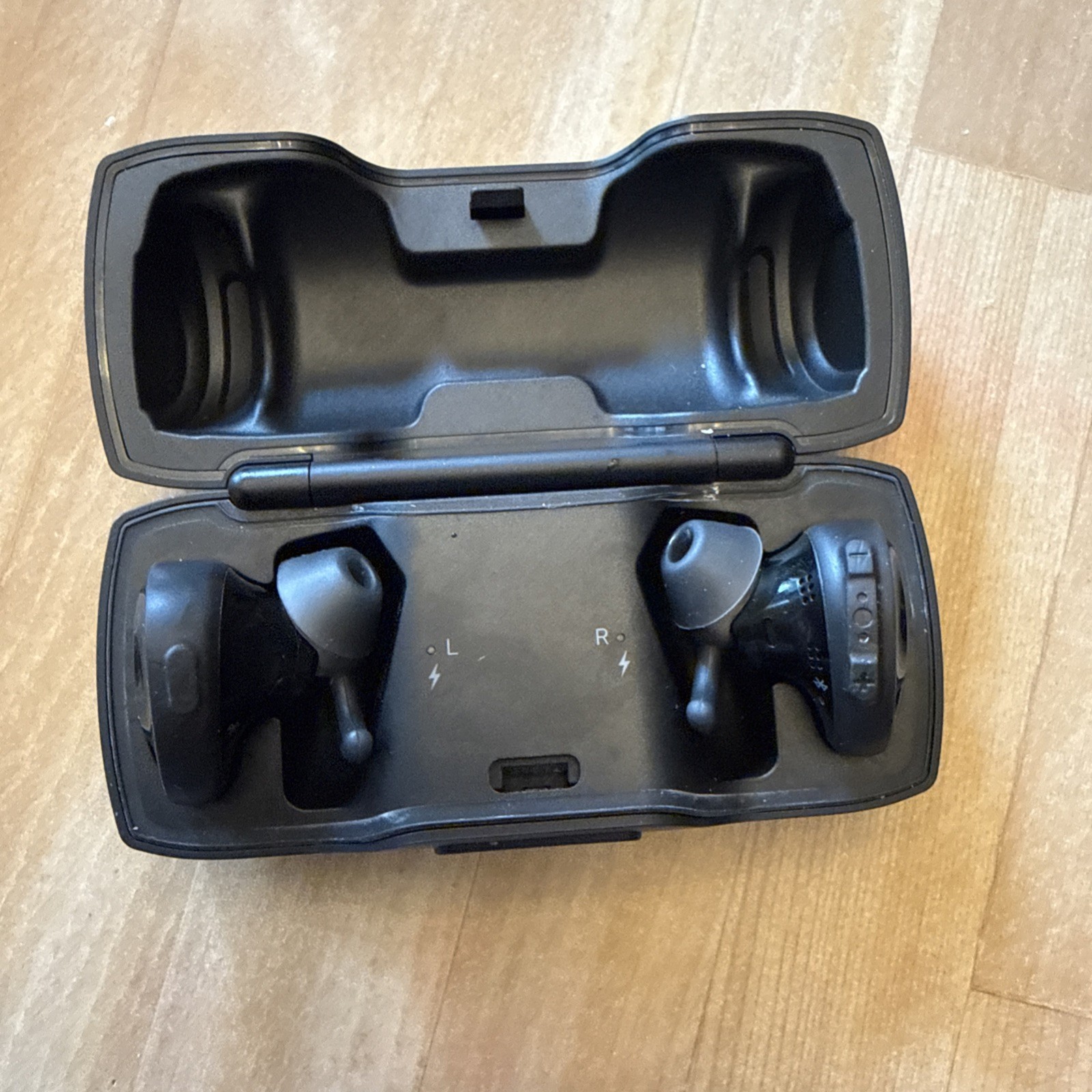 Bose Sound Sport Ear Buds Complete In Case No Charger.