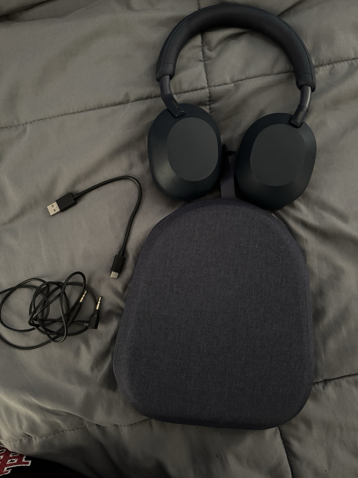 Sony WH-1000XM5 Wireless Noise Canceling Headphones – Navy Blue – Box & Cable