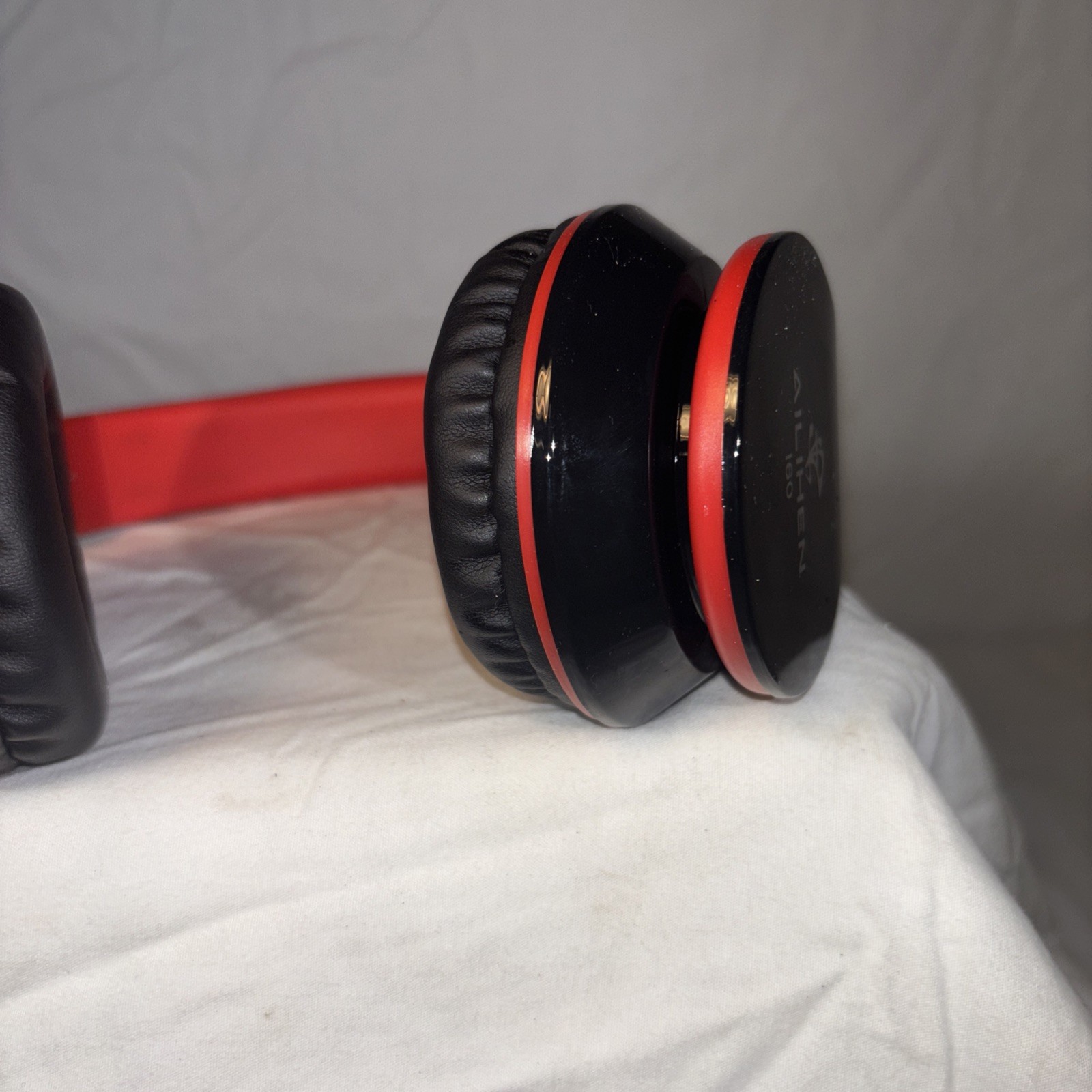 Ailihen 160 Adult Red Headphones EUC