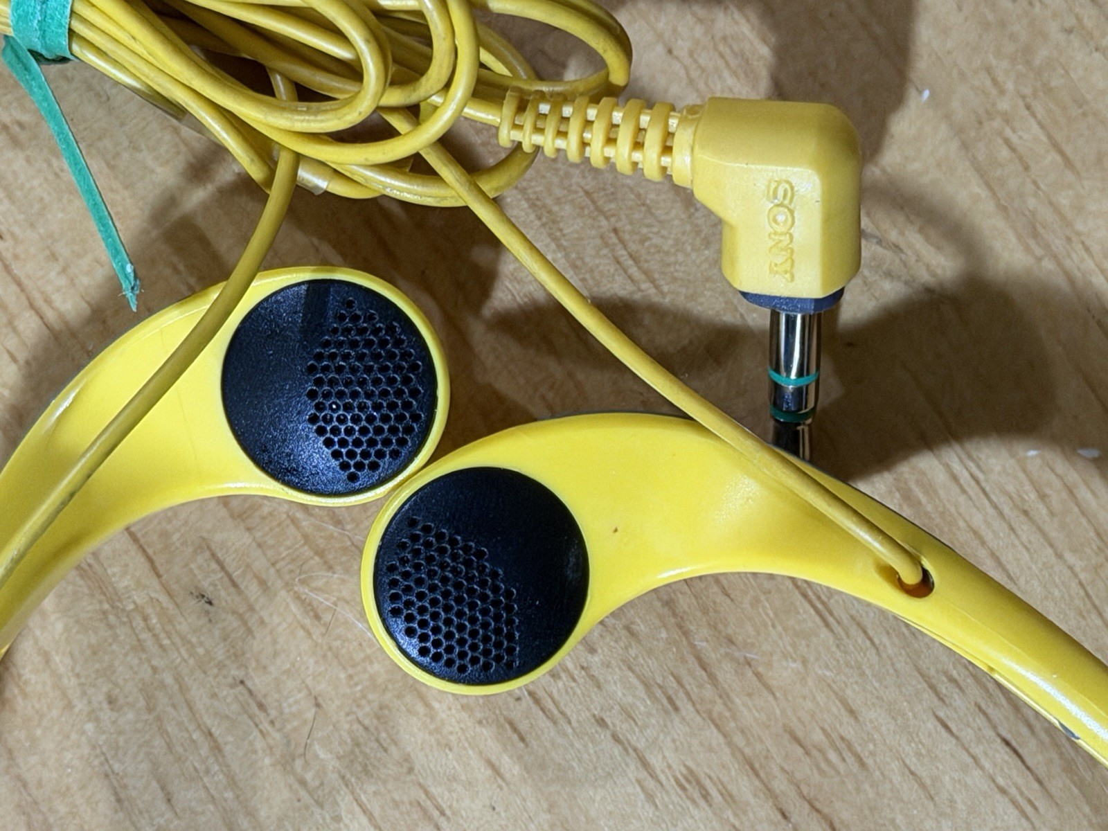 Sony Sports MDR-W14 Walkman Headphones Head Phones Yellow/Grey – Works Great!