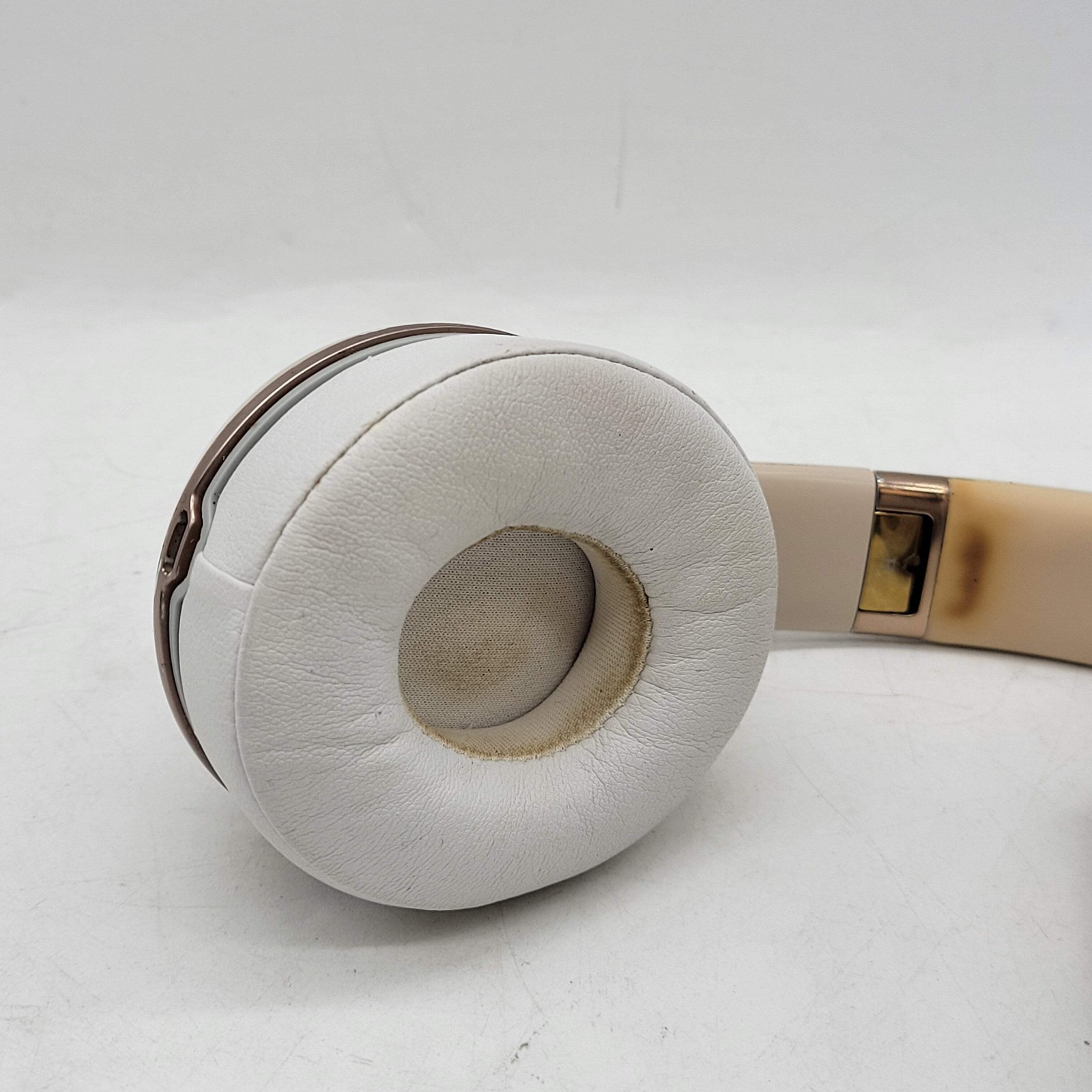 Beats Solo3 Wireless On-Ear Bluetooth Headphones Gold A1796