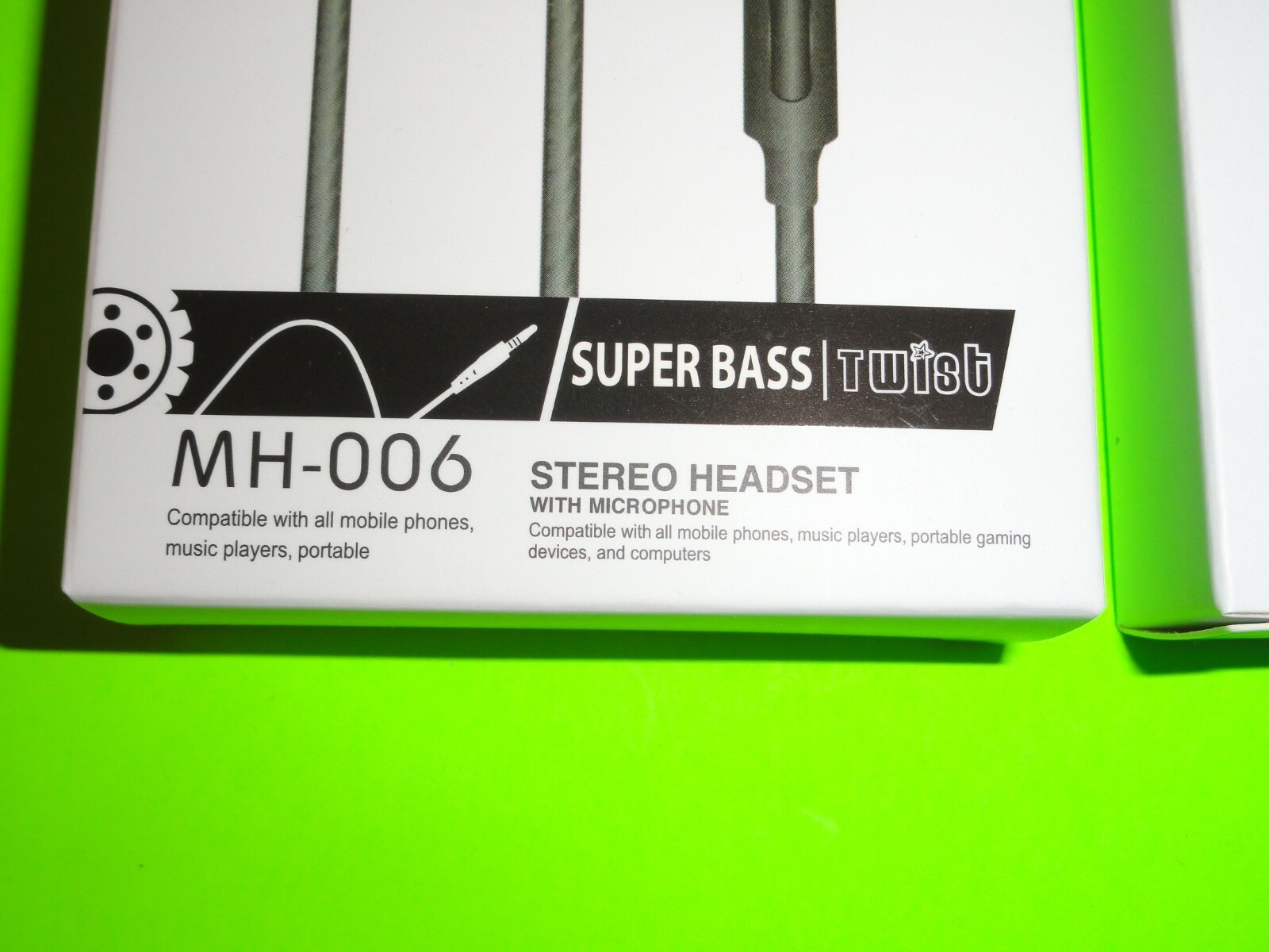 (2) Universal Mic 3.5mm Wired Headset In-Ear Stereo Headphone Earphone Ear Buds