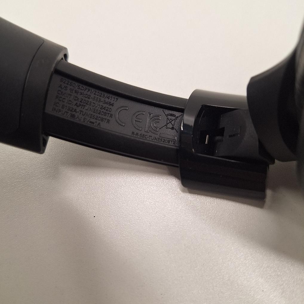JBL TUNE 520 BLUETOOTH HEADPHONES (P06034561)