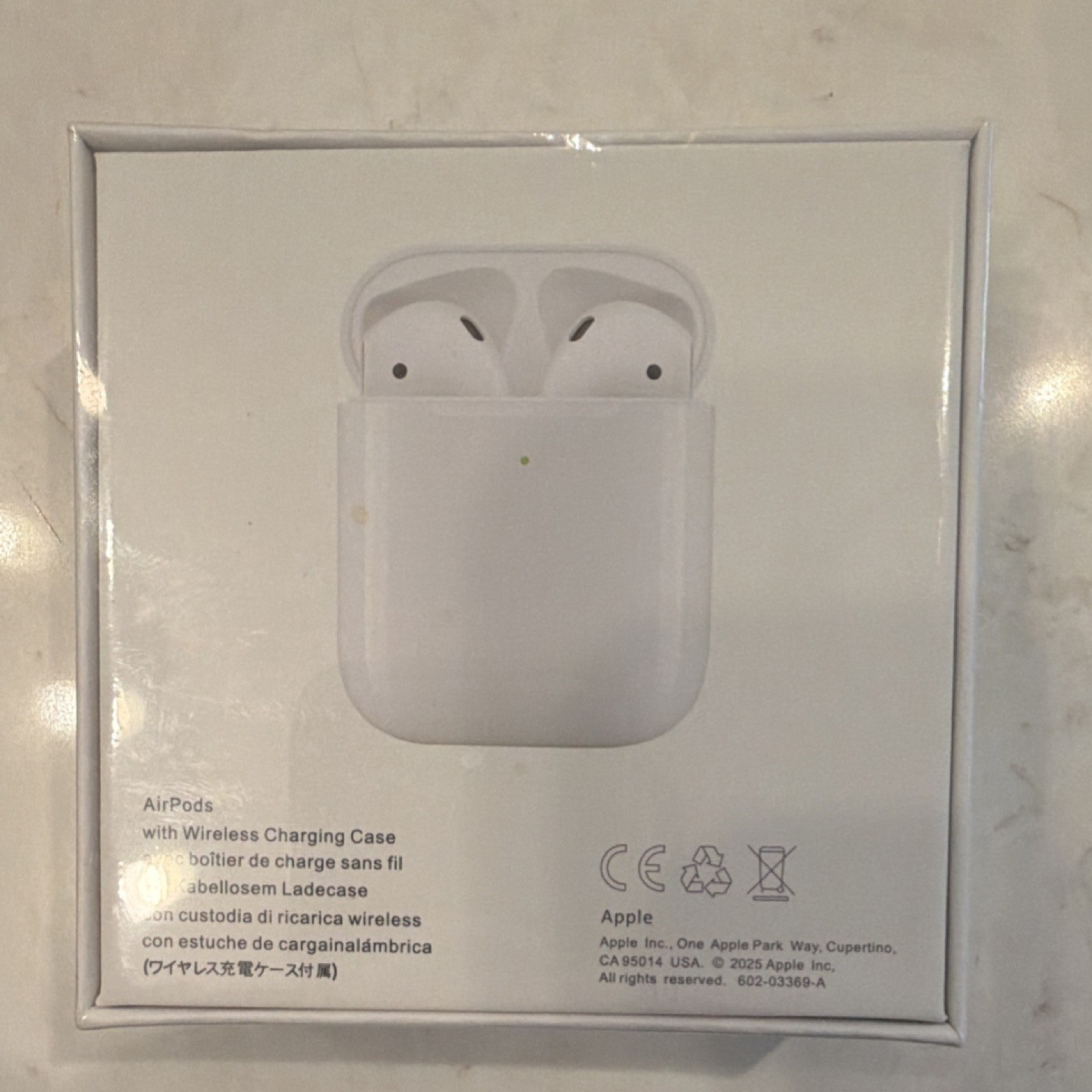 Apple AirPods A2032 A2031 Wireless Charging Case Bluetooth White MRXJ2AM/A