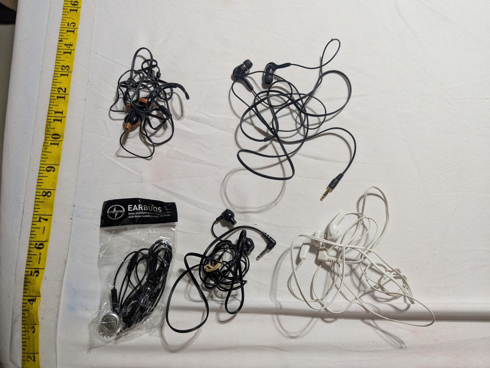 Bundle of 5 in ear earbuds headphones for Travel and Backup Free Shipping!!!