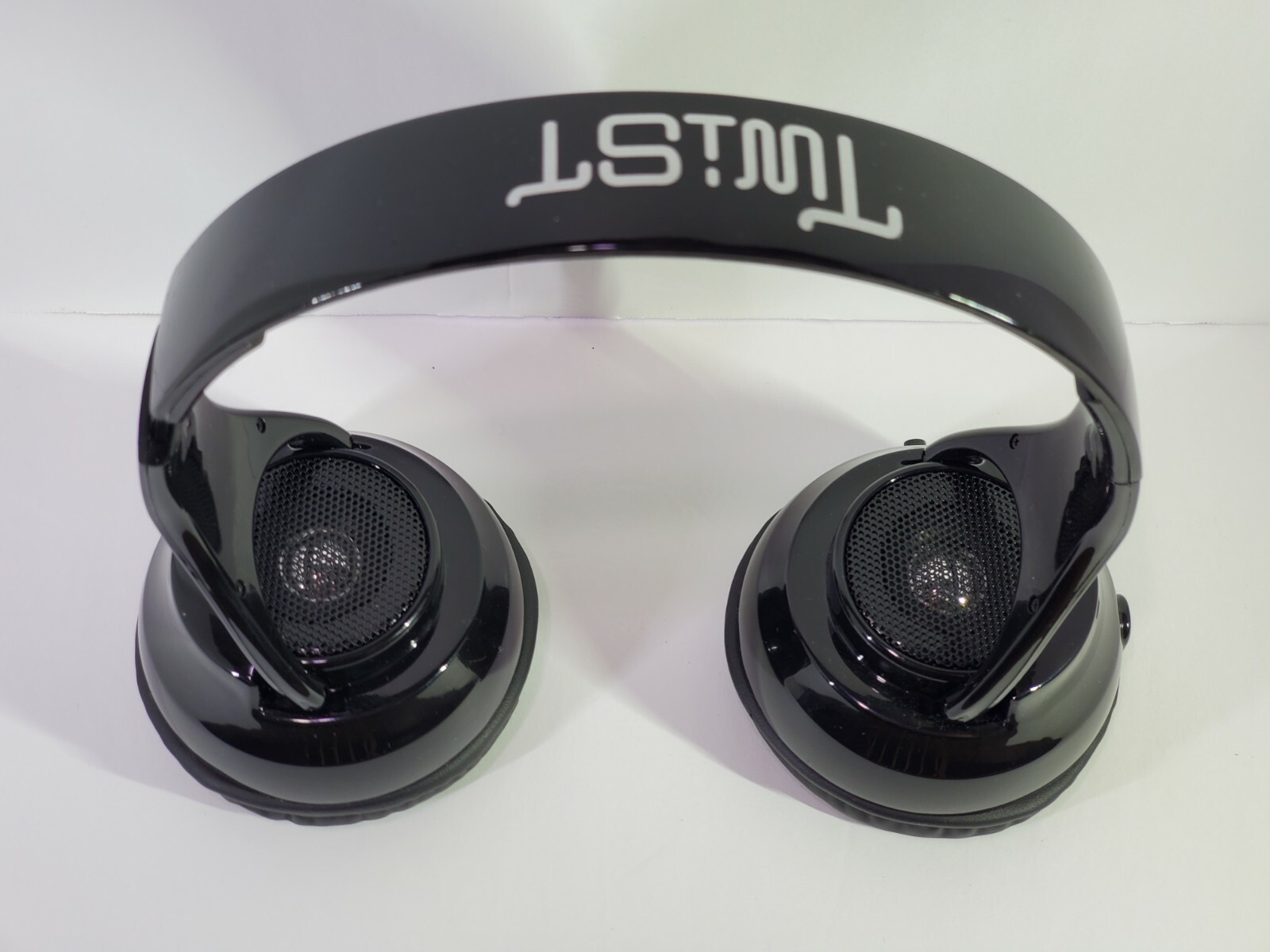 Twist Headphones Comfort Fit HD Def Sound W/ Carrying Pouch