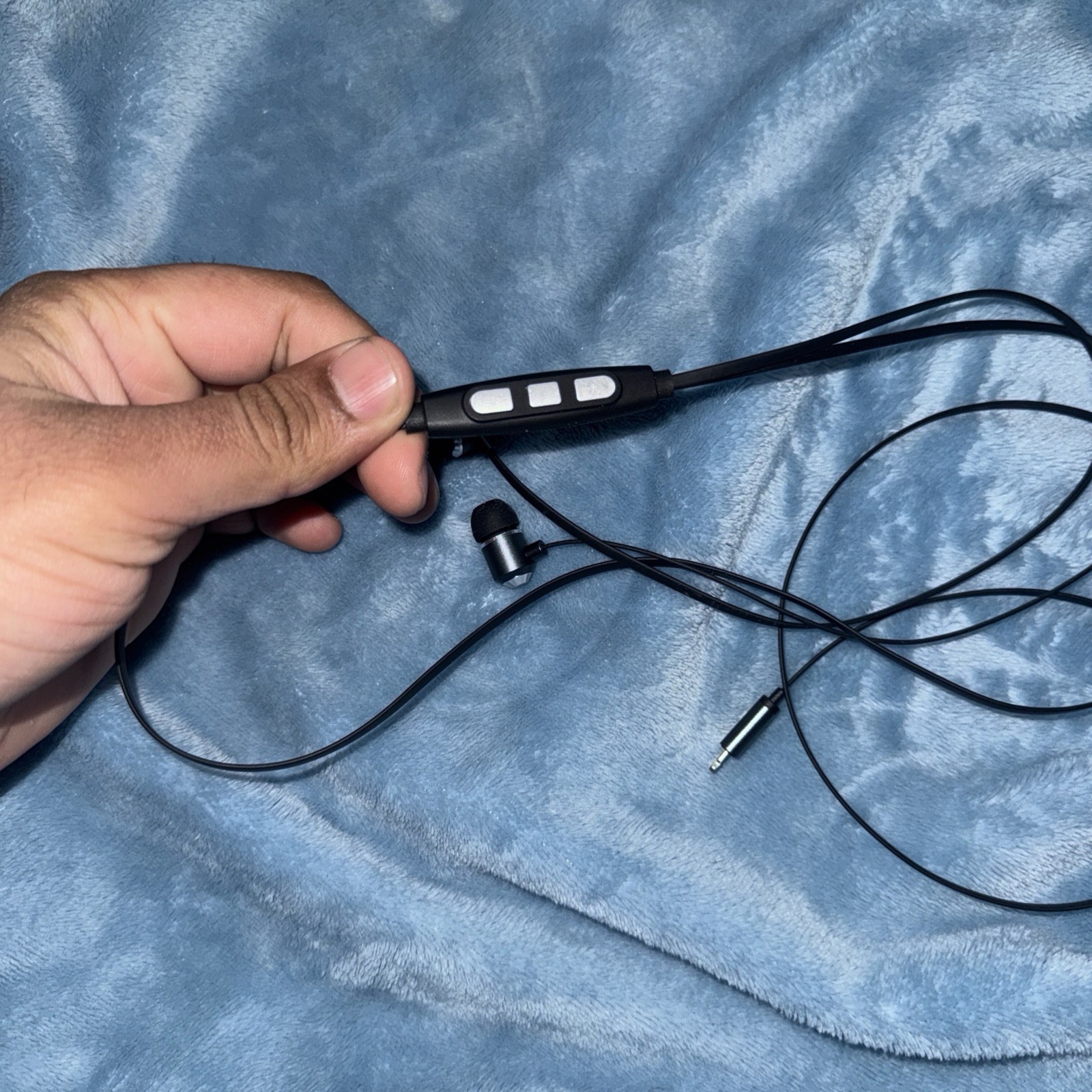 M BEST LT-17 Lightning In-Ear Earbuds Mic Magnetic In-Line Control Black