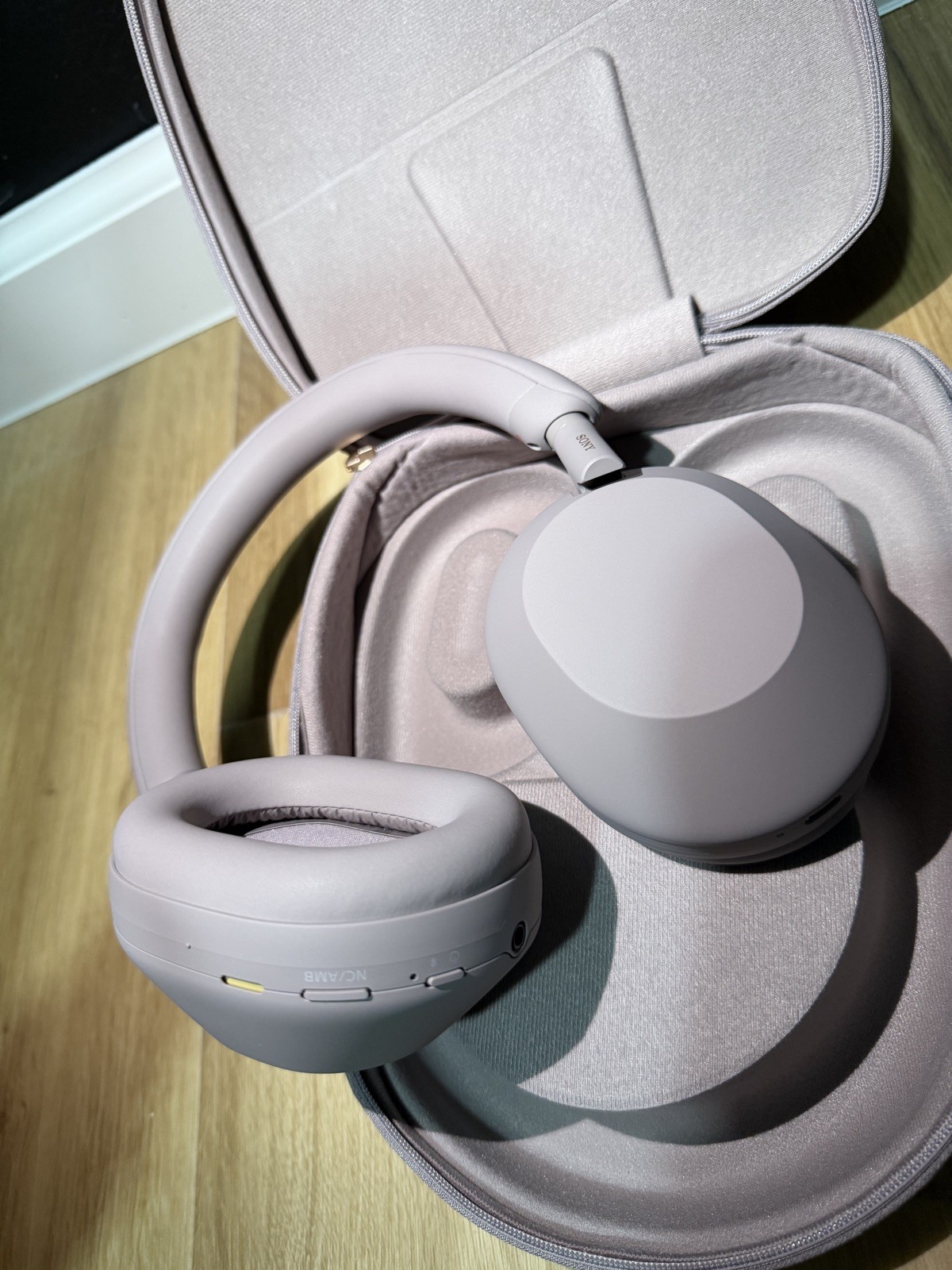 Sony WH-1000XM5 Wireless Noise Canceling Headphones – Smoky Pink