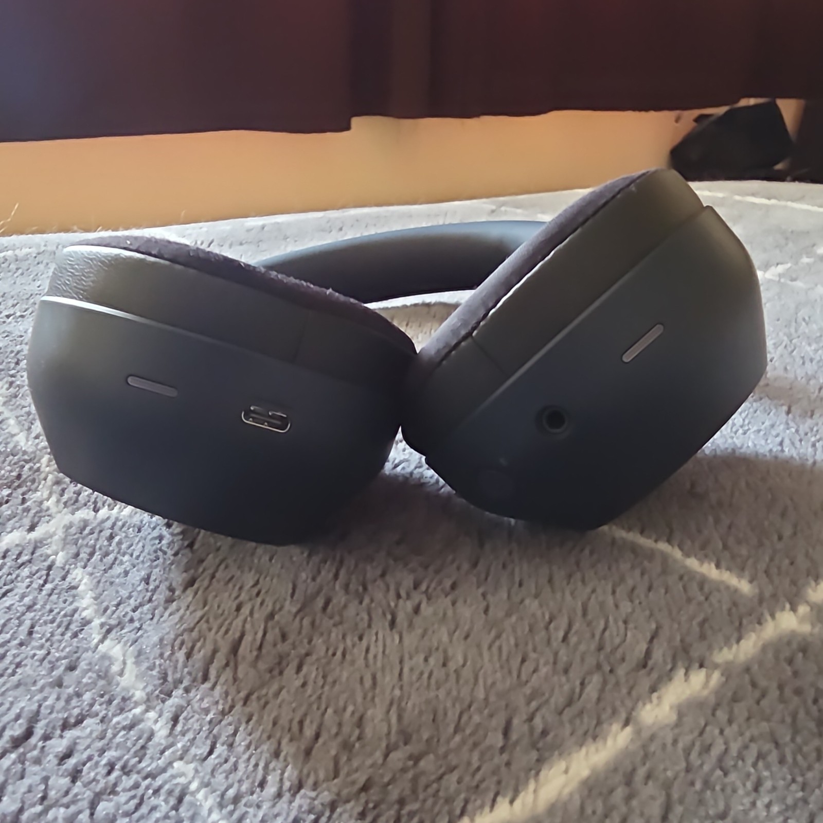 Sony WH-1000XM6 Navy Blue/w Cooling Gel Earcups (Barely Used)